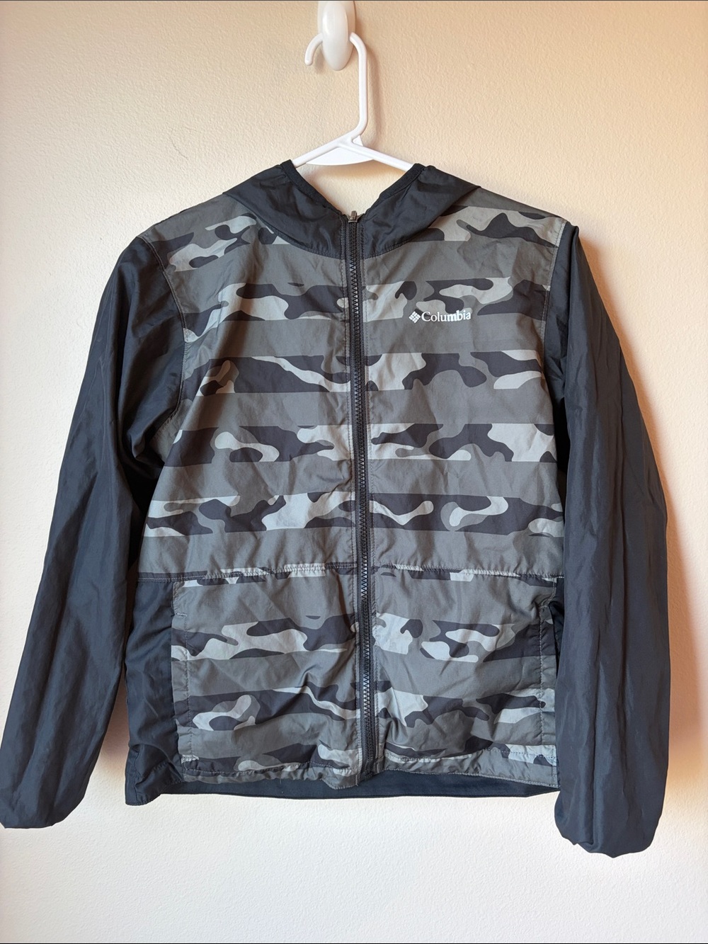 Columbia Boy’s Reversible Black & Gray Camo Hooded Windbreaker